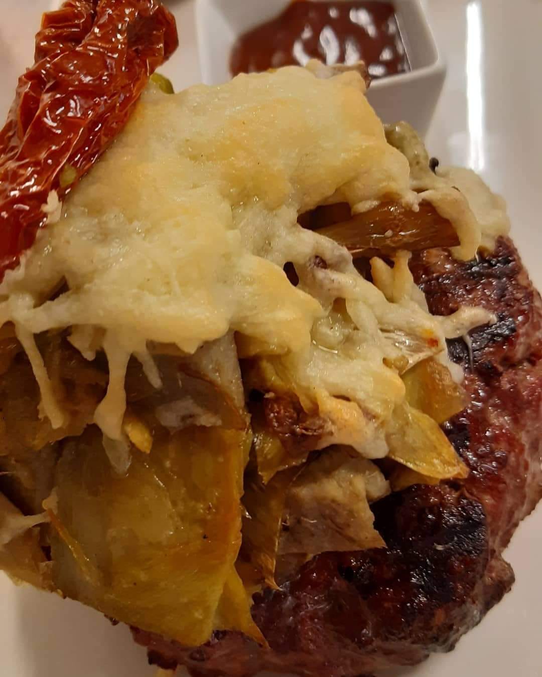 burger carciofo ortano pecorino di pienza pomodori secchi