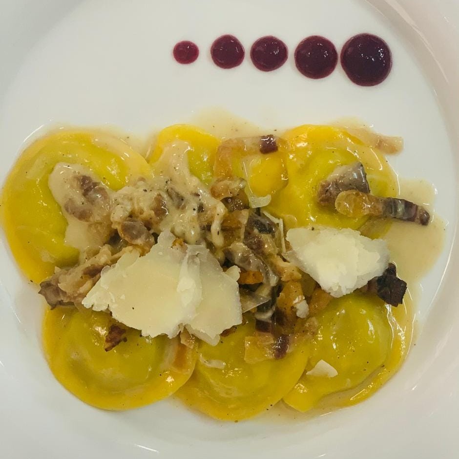 Raviolo di carciofo ortano e patate mantecati alla gricia